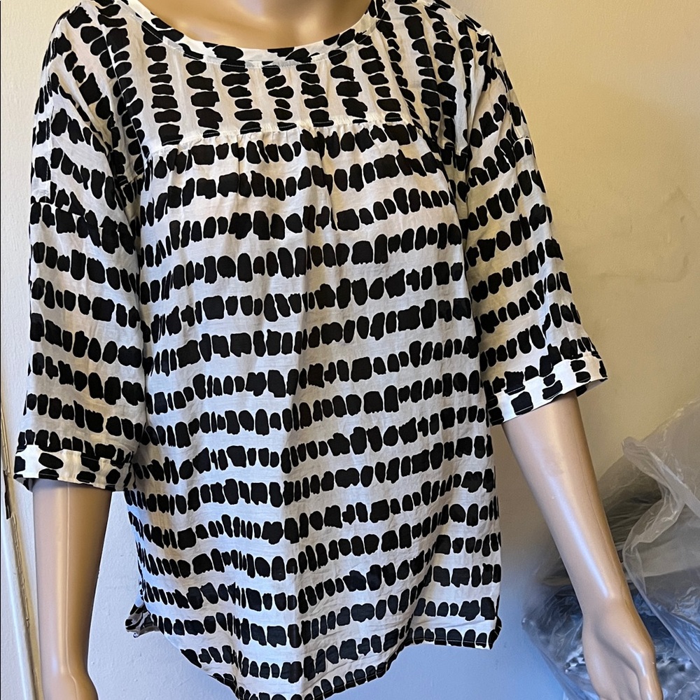LOFT Black and White Patterned Women's Top